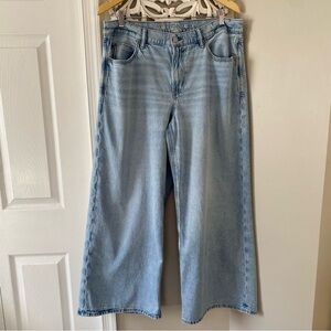 American Eagle AE Women's Low Rise Ultra Wide Leg Light Wash Denim Jeans Sz 12